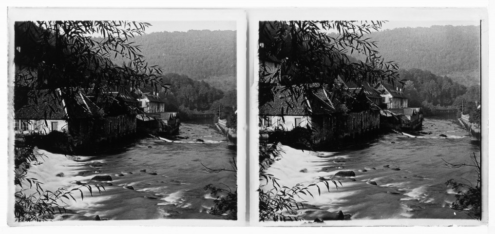 Ornans. - Maisons sur la Loue