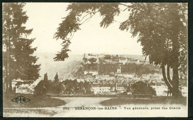 Vue générale prise de la promenade des Glacis