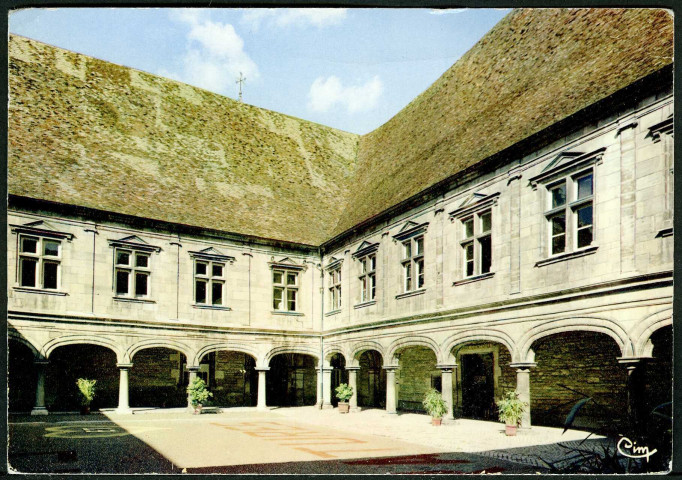 Cour du palais Granvelle