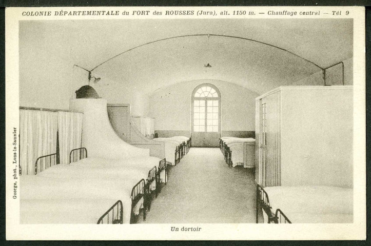 Colonie de vacances du fort des Rousses, un dortoir