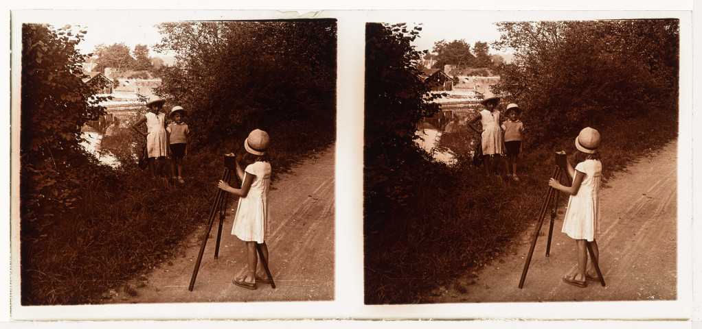 Chaudanne : Marguerite photographiant Suzon et Geo
