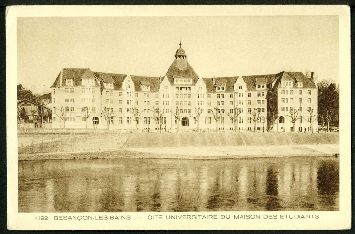 Cité universitaire ou maison des étudiants