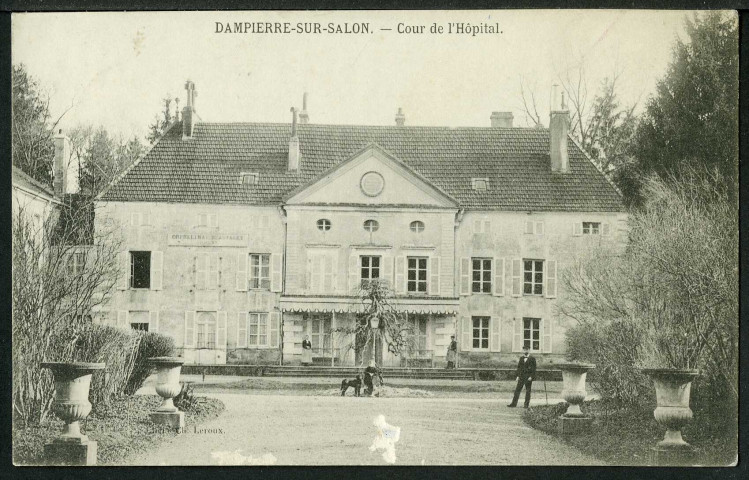 Cour de l'hôpital