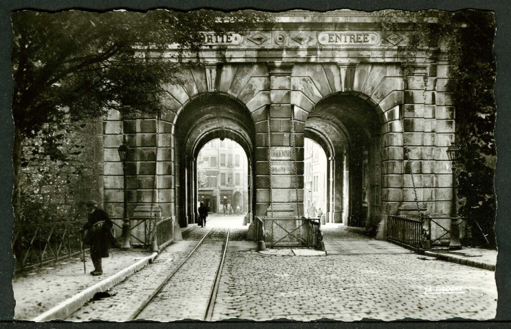 La porte Battant