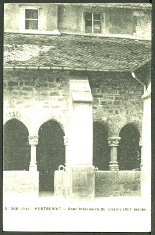 Vue de la cour intérieur du cloître