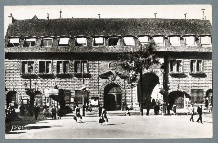 L'Hôtel de Ville