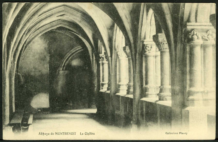 Vue du promenoir du cloître