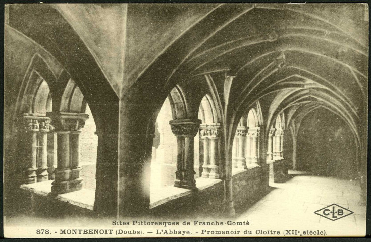 Vue du promenoir du cloître