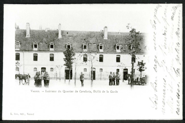 Intérieur du quartier de cavalerie, défilé de la garde