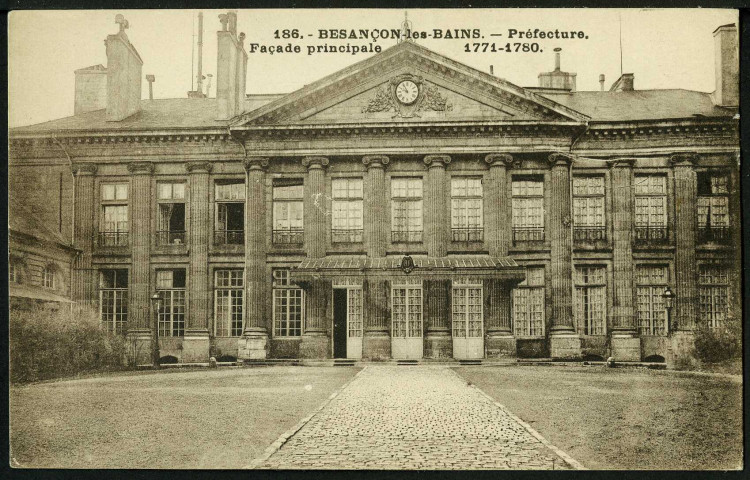 Façade principale de la préfecture