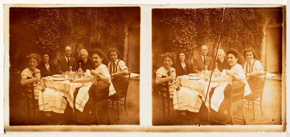 Groupe à table