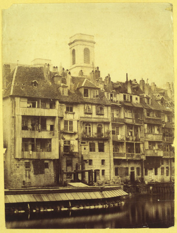 Les bords du Doubs devant l'église de la Madeleine