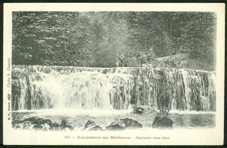 Cascade Sous Bois