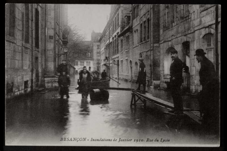 Vue de la rue du Lycée, inondations 1910