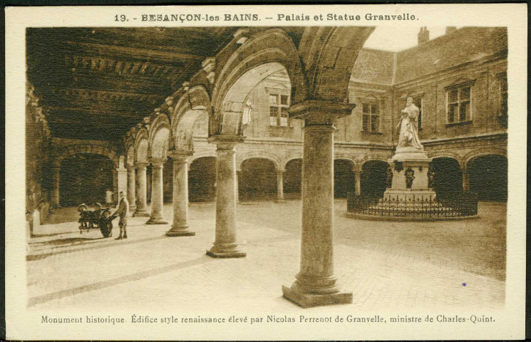 Statue et cour intérieur du palais Granvelle