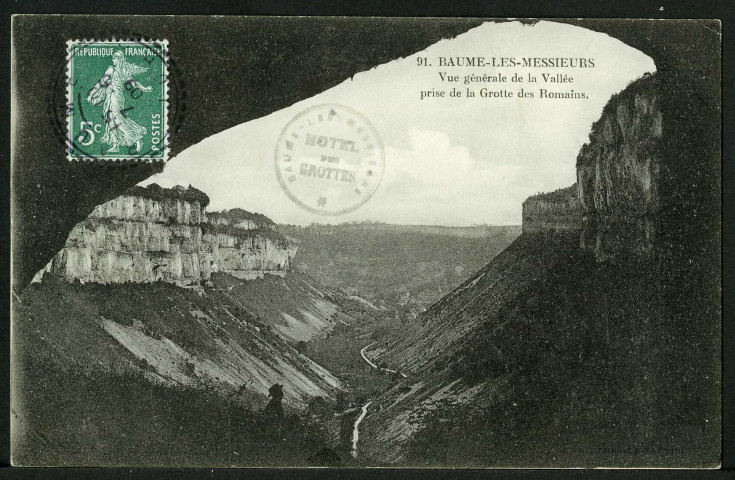 Vue générale de la vallée prise de la grotte des Romains