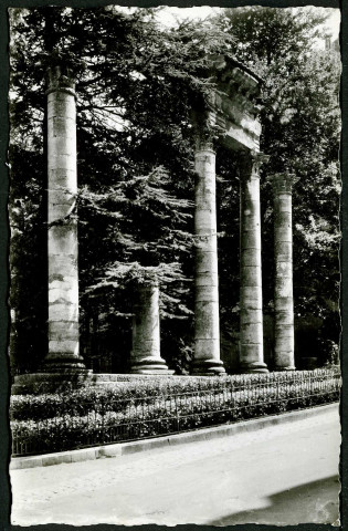 Square Castan, arc de triomphe romain