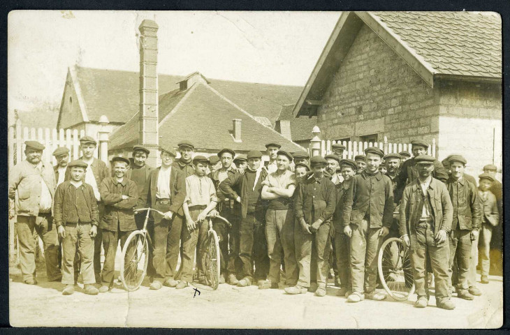 Photo d'un groupe d'ouvriers avant 1940