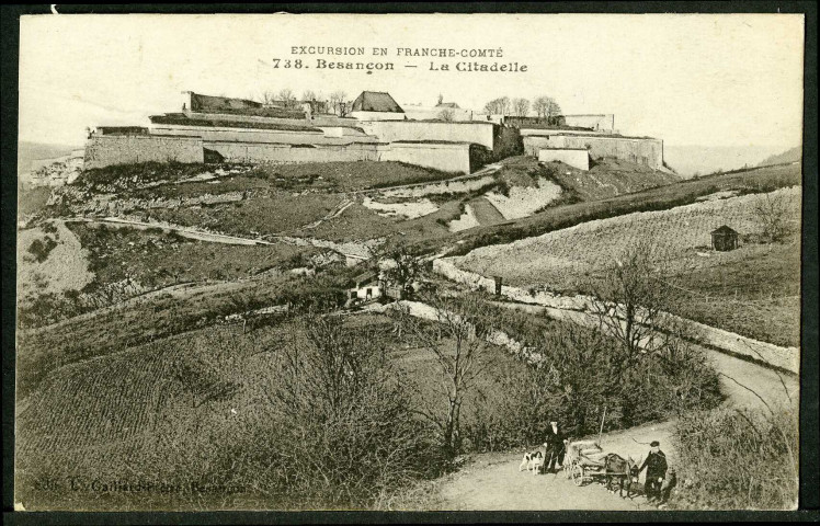 La citadelle prise du chemin de la Chapelle des Buis