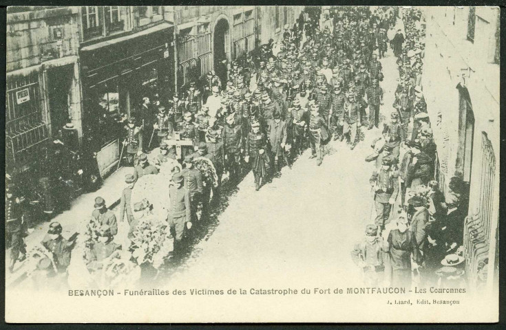 Funérailles des victimes de la catastrophe, les couronnes