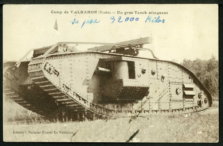 Un gros tank attaquant