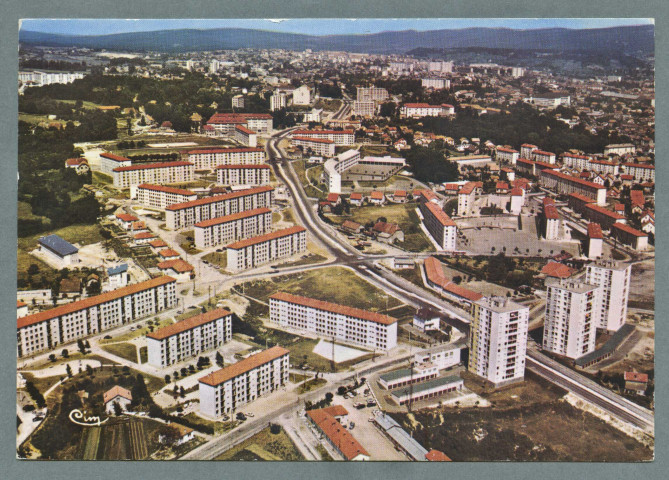 Vue aérienne. Montrapon
