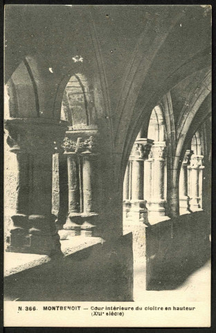 Vue de la cour intérieur du cloître
