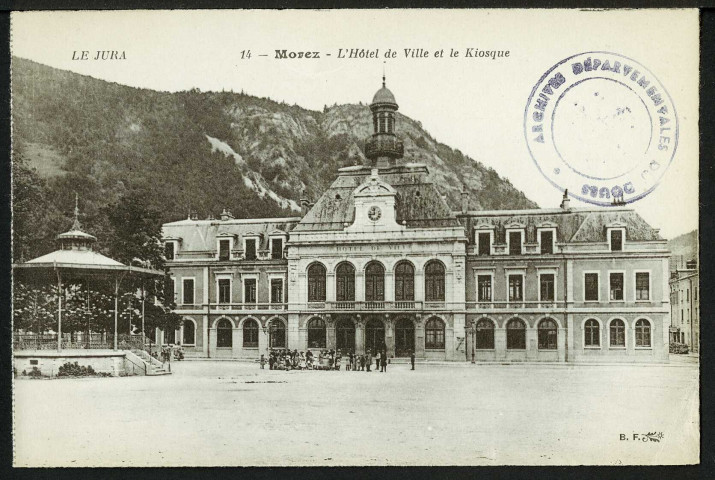 L'Hôtel de Ville et le kiosque