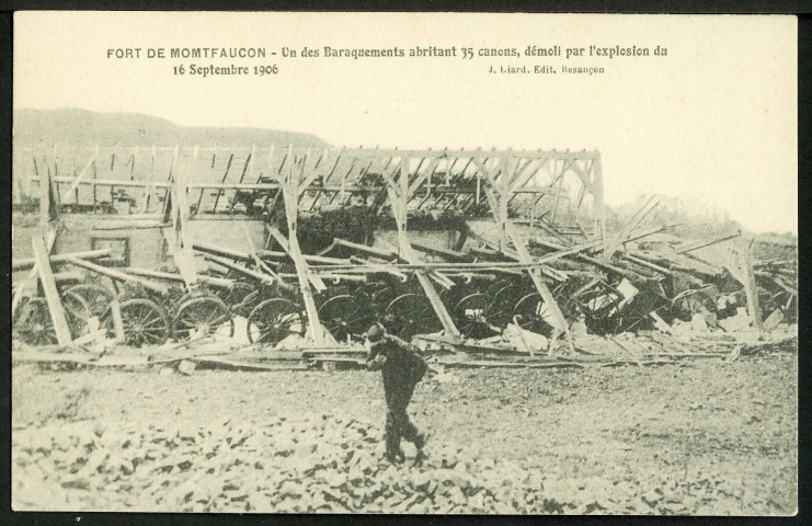 Un des baraquement abritant 35 canons démoli après l'explosion