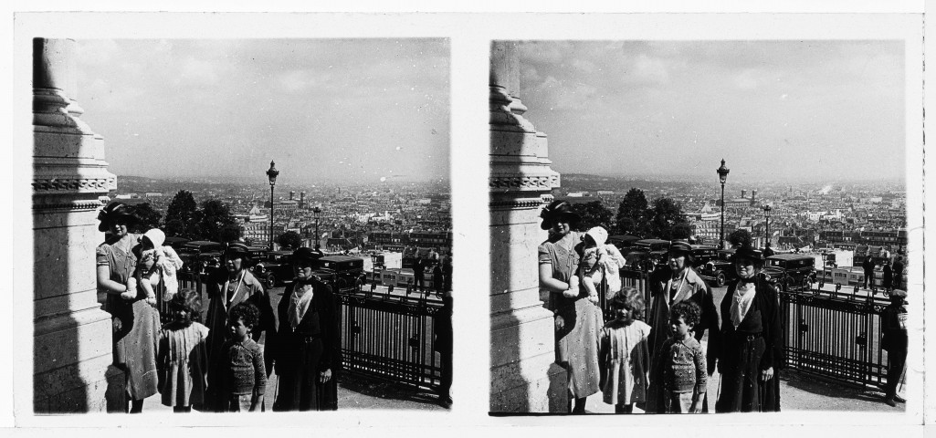 Montmartre : groupe et vue sur la ville