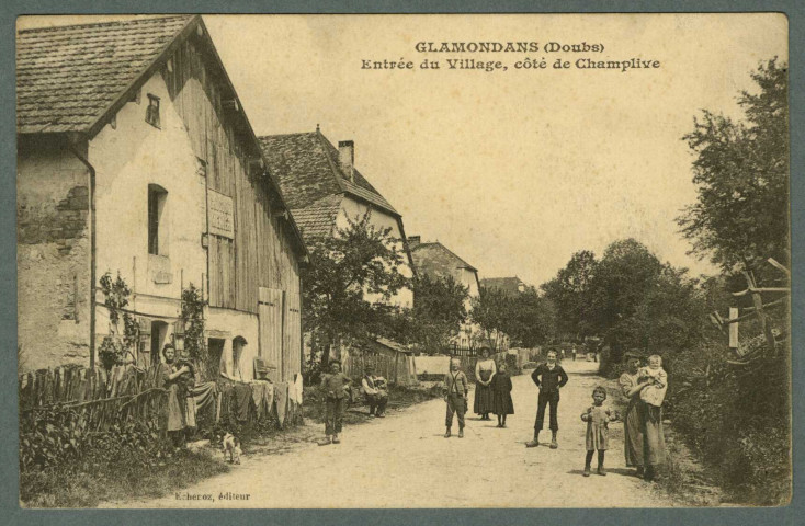 Entrée du village, coté de Champlive