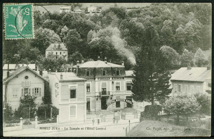 Le temple et l'hôtel Central