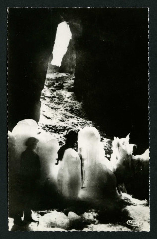Entrée de la grotte de la Glacière