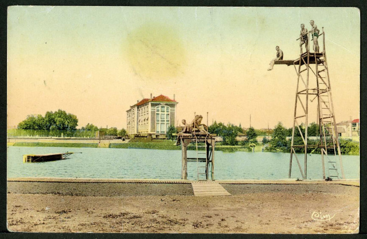 Piscine et cercle Peugeot