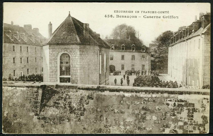 Vue des casernes du fort Griffon