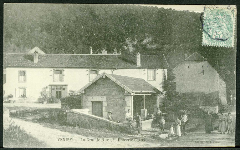 La grande rue et l'épicerie Cattet