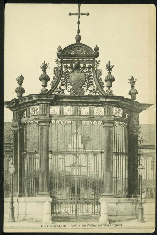 Grille en fer forgé de l'hôpital