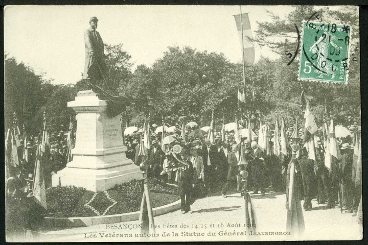 Les vétérans autour de la statue du général Jeanningros
