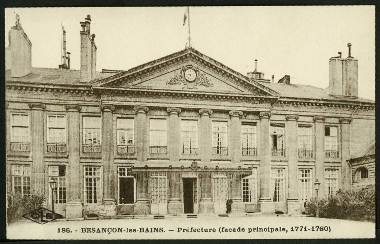 Façade principale de la préfecture