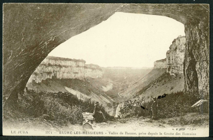 La vallée prise de la grotte des Romains