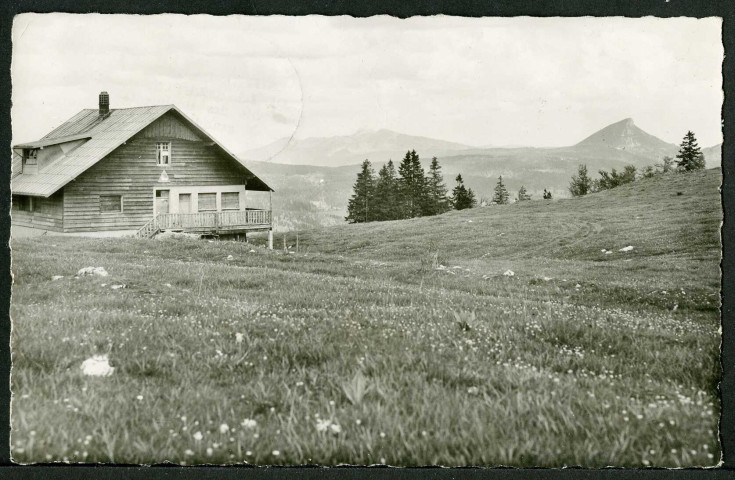 Le chalet du Petit Morond, vue sur la Suisse, monts du Suchet et du Chasseron