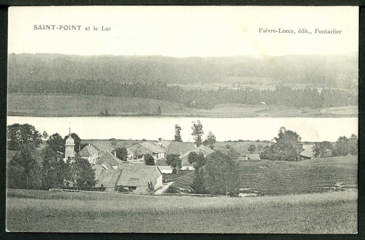 Vue générale du village et du lac