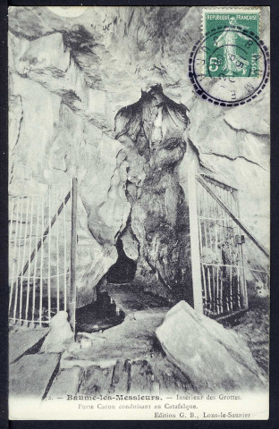 Porte Caron conduisant au catafalque