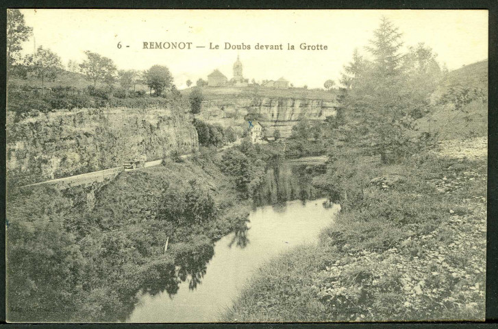 Le Doubs devant la grotte