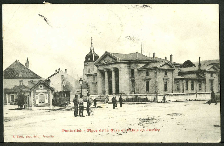 La place de la gare