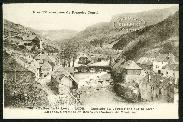 Cascade et vieux pont sur la Loue