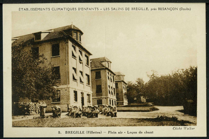 Etablissement climatique d'enfants, Bregille (fillettes), plein air, leçon de chant