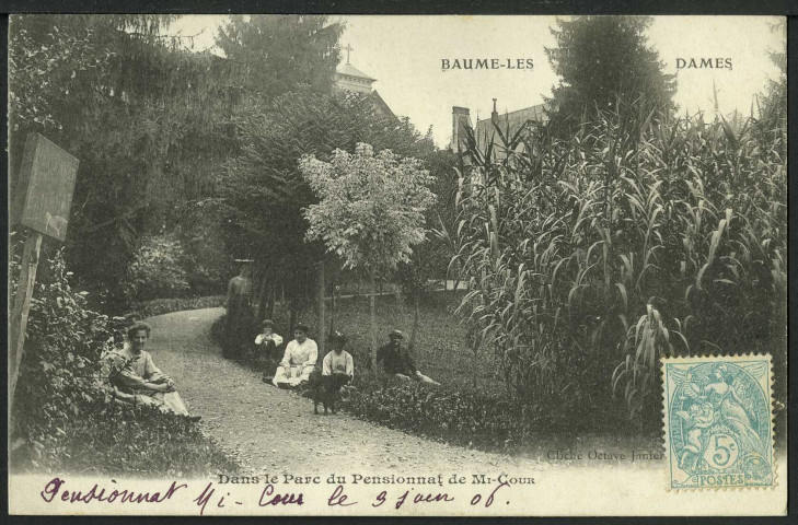 Dans le parc du pensionnat de Mi-Cour
