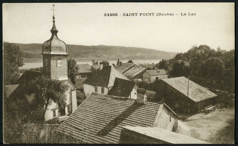Vue générale du village et du lac