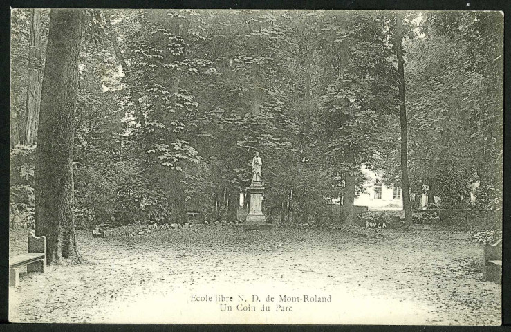École libre Notre-Dame de Mont-Roland, un coin du parc